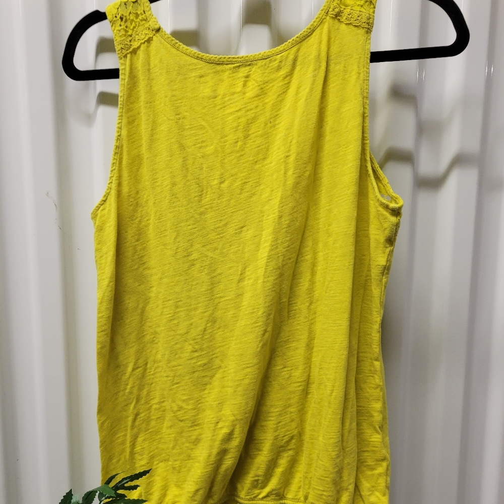 🎀Clearance🎀 LOFT SILK TANK WITH CUTOUT ACCENTS. PRETTY TOP ALONE OR LAYERED. - Picture 2 of 3